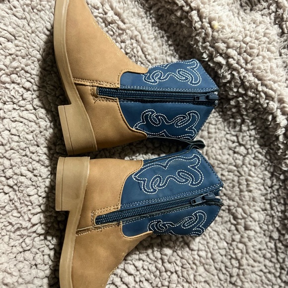 Cowboy bots - Picture 2 of 4